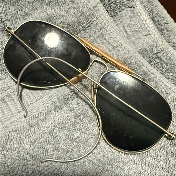 Gold Aviator Sunglasses with Dark Lenses VINTAGE - Very Fragile Ray Bans - 1980s